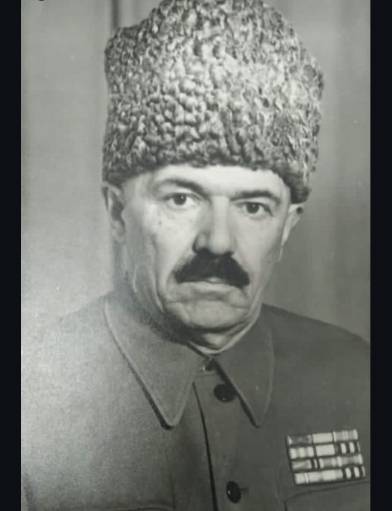 Сегодня мы отдаем дань уважения нашим ветеранам — людям, посвятившим свои жизни служению Родине
